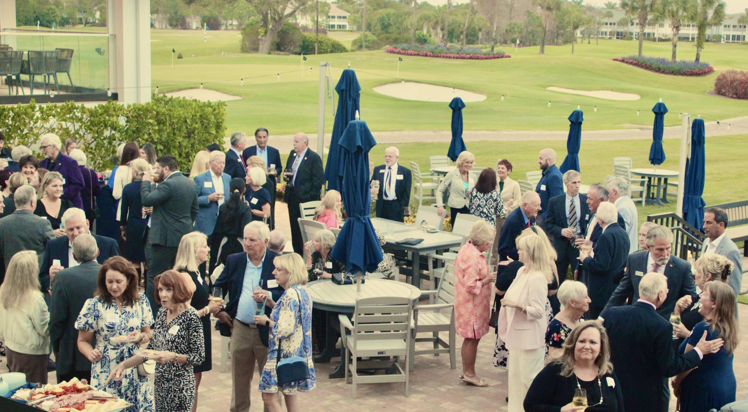 Guests-mingle-during-cocktail-hour-scaled