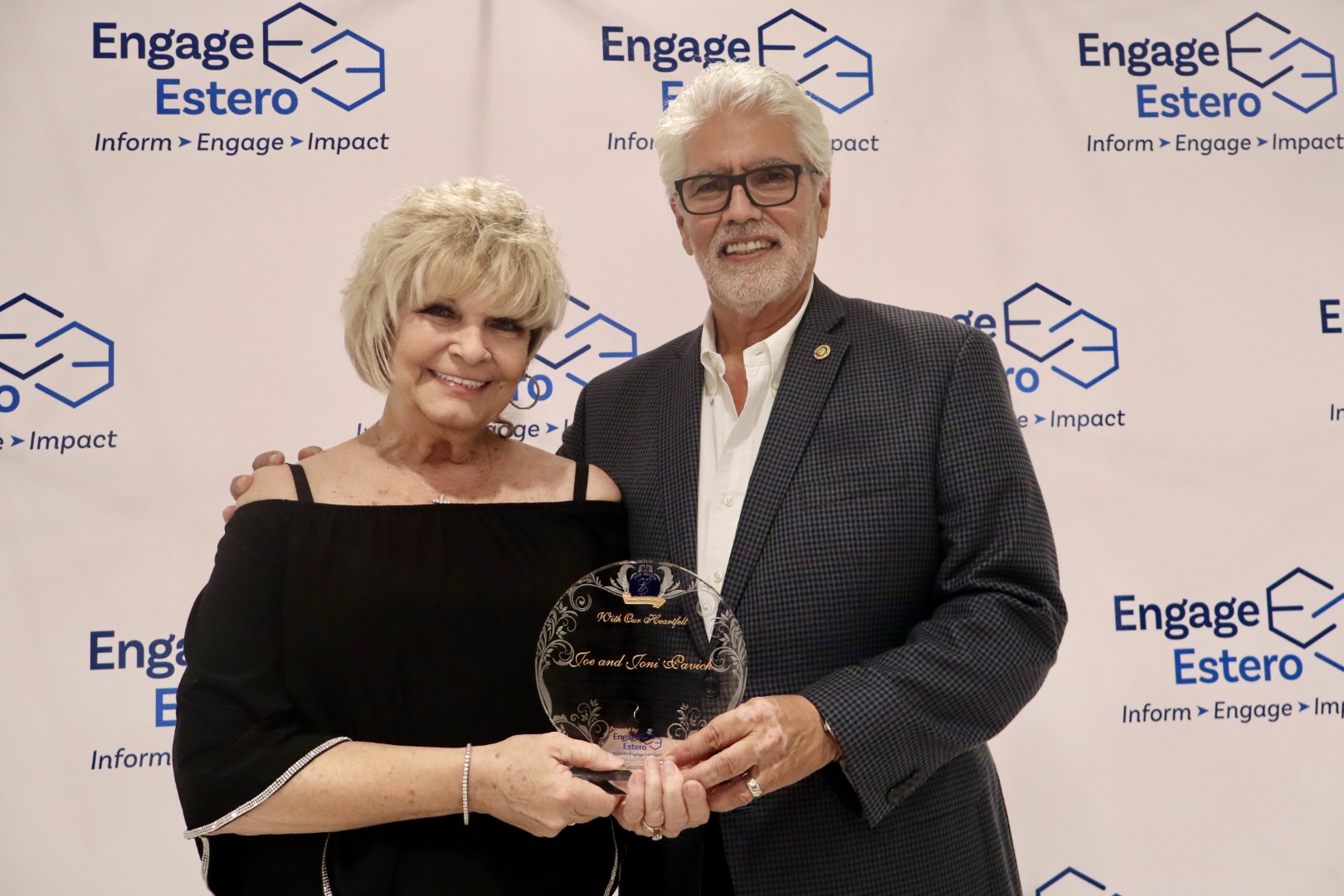 Joni-and-Joe-Pavich-with-their-Don-Eslick-Person-of-the-Year-Award