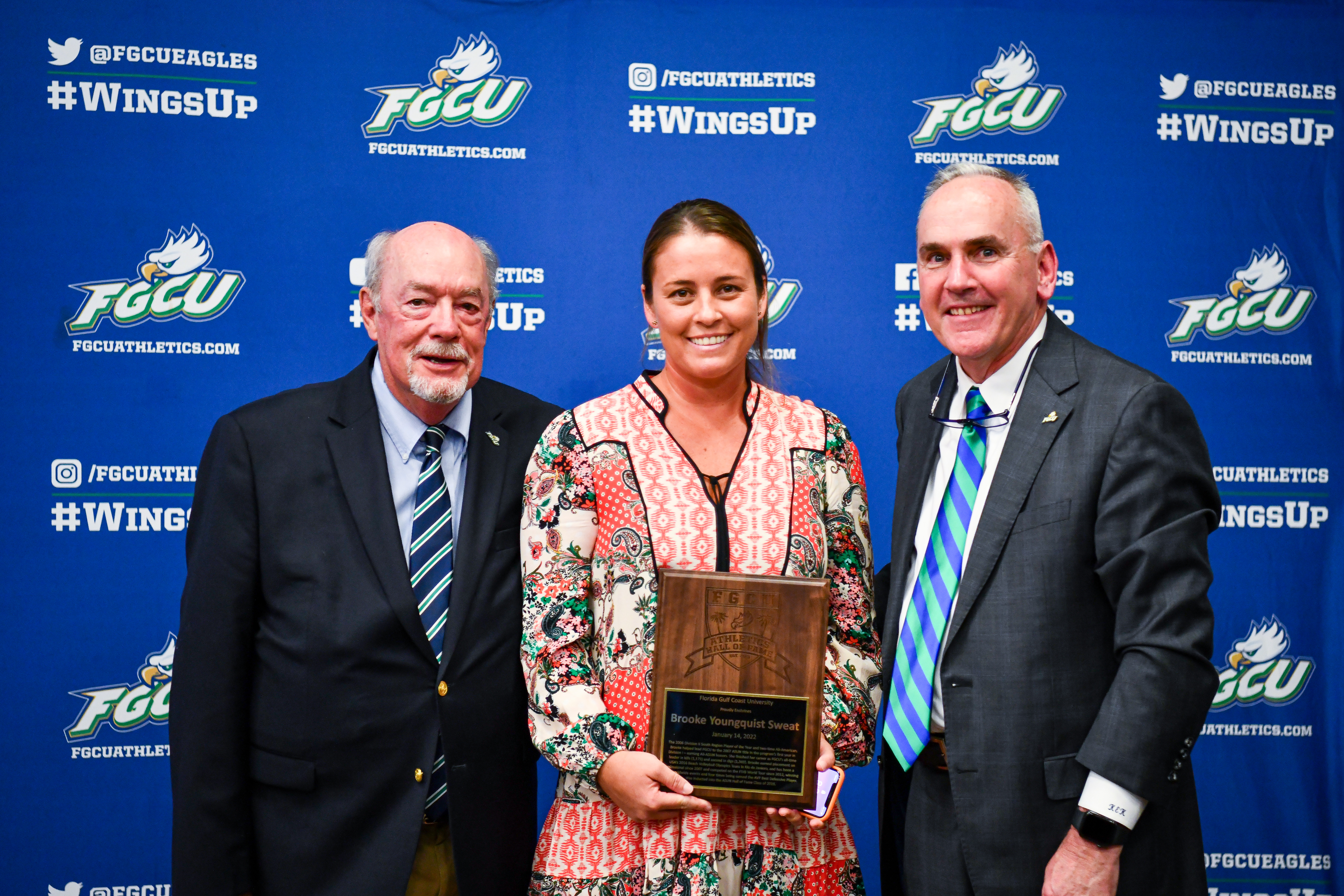 Brooke-Sweat-with-award