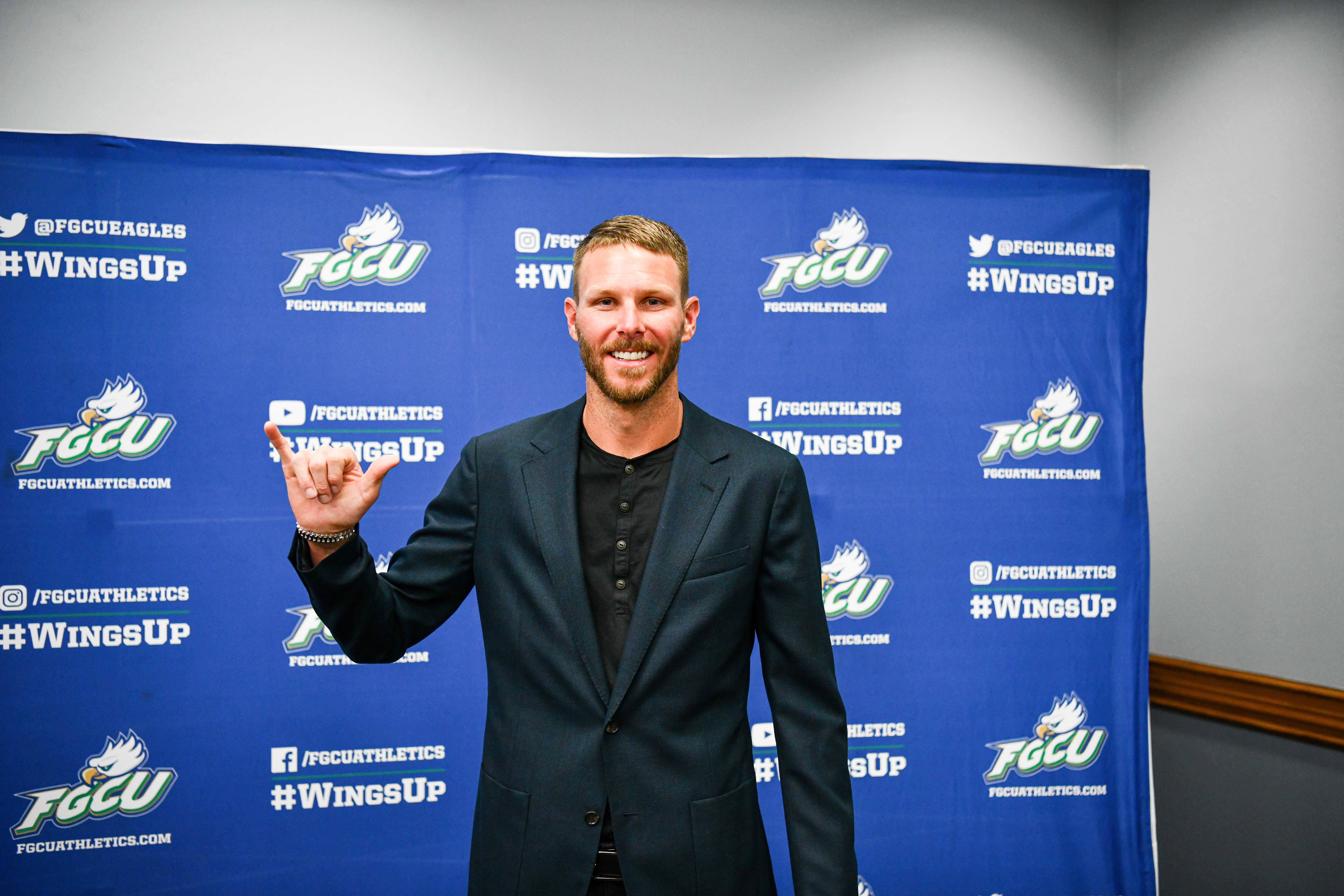 Chris-Sale-wings-up