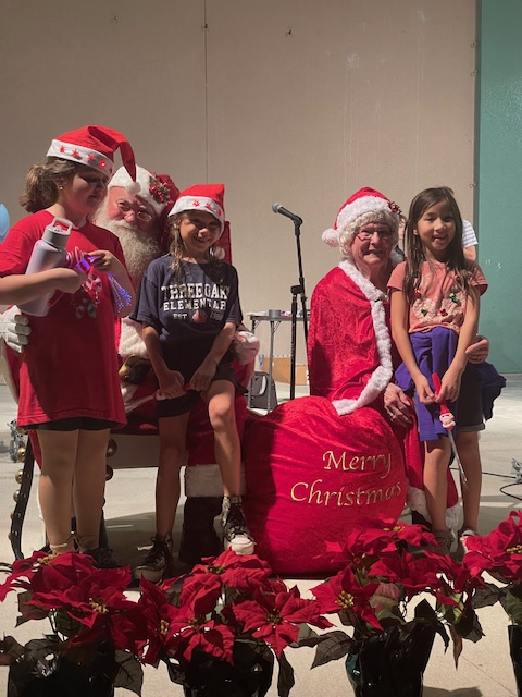 1_Festive-children-pose-with-Santa-and-Mrs.-Claus-