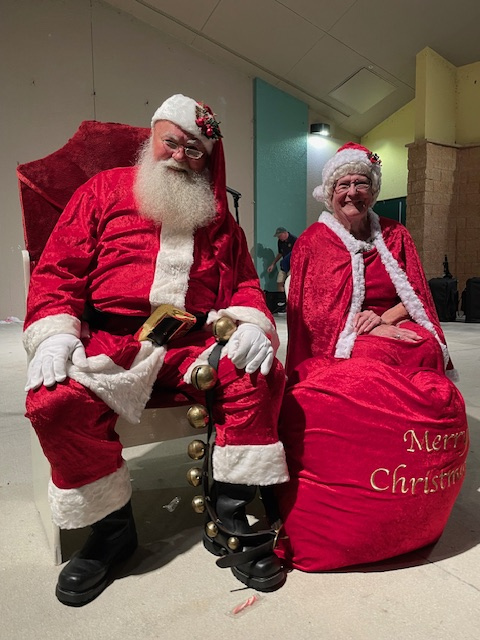 1_Santa-and-Mrs.-Claus-spread-cheer-far-and-near