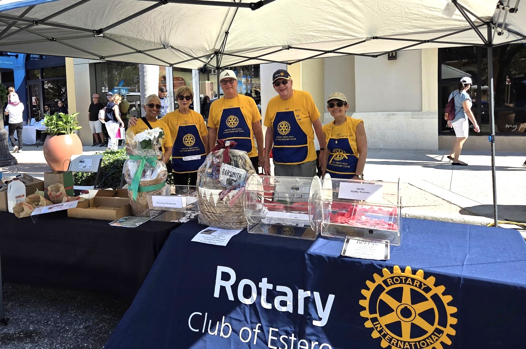 Rotary-raffle-table-at-the-car-show