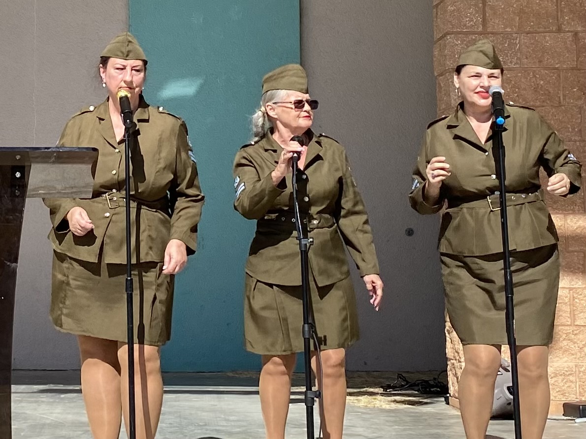 Spotlight-Entertainment-of-Southwest-Florida-performs-mini-musicals